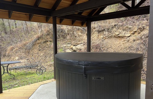 Heidelberg Cabina | Boo Bear - New luxury lakeside cabin with hot tub near Red River Gorge