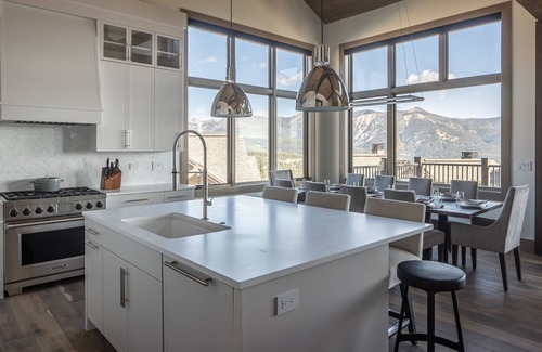 Spanish Peaks Casa | Book a Summer Getaway Today! Luxury Townhome with Hot Tub