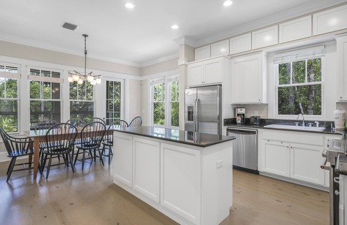 Forest District Casa | Book for a Fall Getaway! Community Pools! 3 Adult Bikes! Natural Green Space and Parks!