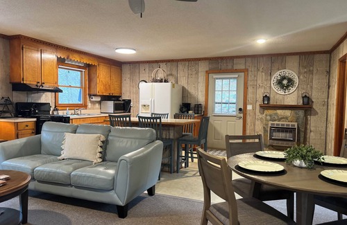 Laurel Springs Casa | Charming 3-bedroom cabin in Laurel Springs