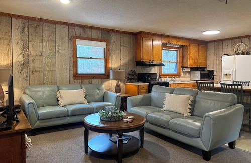 Laurel Springs Casa | Charming 3-bedroom cabin in Laurel Springs