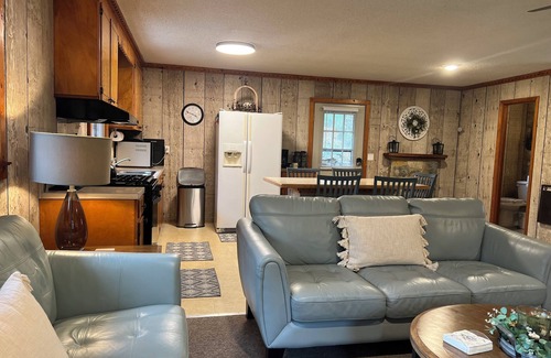 Laurel Springs Casa | Charming 3-bedroom cabin in Laurel Springs