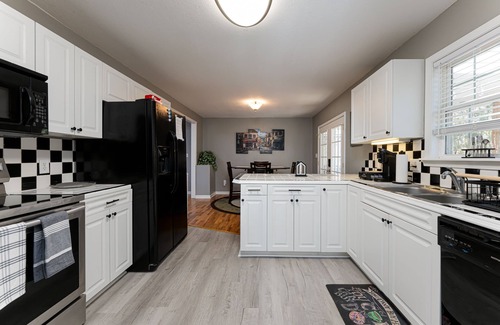 Mills River Casa | Book in March, and you will get a 20% discount! Soak in the Hot Tub!