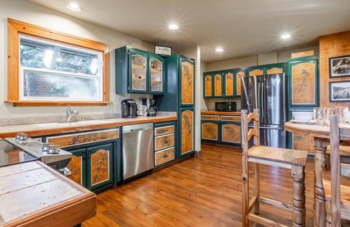 Kingswood Estates Casa | 4 Bedroom, Plus Loft Home with Forest Views, Fireplace, and Garage!