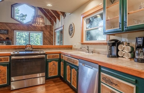 Kingswood Estates Casa | 4 Bedroom, Plus Loft Home with Forest Views, Fireplace, and Garage!