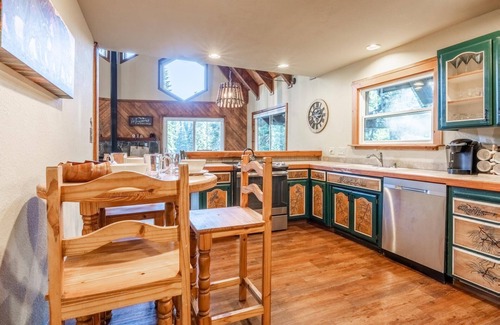 Kingswood Estates Casa | 4 Bedroom, Plus Loft Home with Forest Views, Fireplace, and Garage!