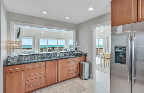Gulf Pines Casa | Book Now for Summer Vacation! Gulf View! Steps from the Sand! 3 Adult Bikes!