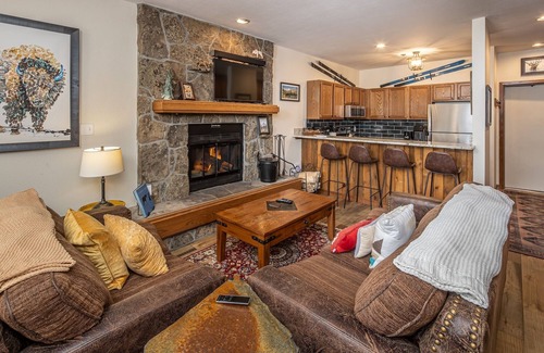 Big Sky Condominio | Book Now for the Summer Season! First Floor Condo on Shuttle Route with Mountain Views!