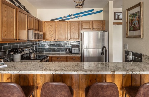 Big Sky Condominio | Book Now for the Summer Season! First Floor Condo on Shuttle Route with Mountain Views!
