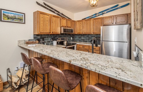 Big Sky Condominio | Book Now for the Summer Season! First Floor Condo on Shuttle Route with Mountain Views!