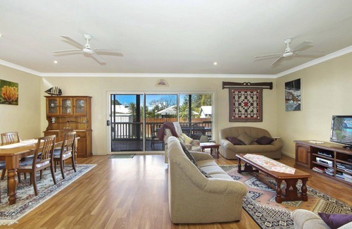 Patonga Casa | Book Wine & Sinker Pet Friendly