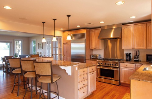 Narragansett Casa | LAST MINUTE DISCOUNT!!! - 30% OFF, AUG 23-29 WATERFRONT HOME, PRIVATE DOCK/BEACH