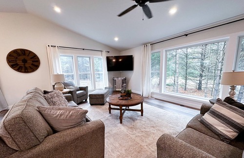 Arkdale Casa | Book your golf, UTV or ice fishing weekend, only 9 miles to Sand Valley!