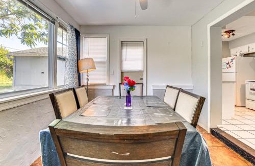 Englewood East Casa | Book Your Perfect Stay at our Cozy & Affordable 3BR2BA Home Near Englewood Beach