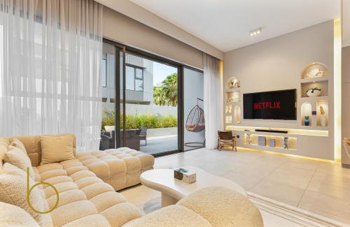 Dubai Villa | Bookable - 4 Bed Villa with Private Pool and Meydan