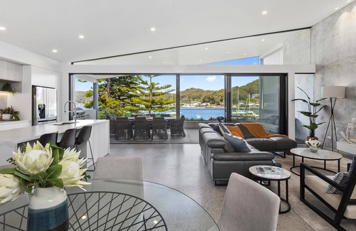 Booker Bay Apartamento | Booker Seaside - Luxury top level waterfront villa