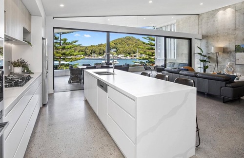 Booker Bay Apartamento | Booker Seaside - Luxury top level waterfront villa
