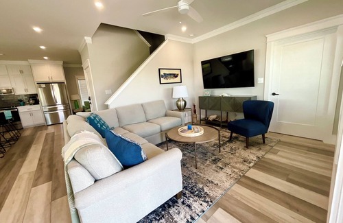 Morgantown Casa | Booking Now for 2026! Upscale Custom Home w/ Great Location & Views!