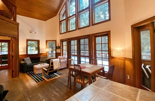 Ashland Cabina | BookStayHop - #1B Soda Mountain ~ Green Springs Cabins ~ Jacuzzi Tub~ Kitchen~