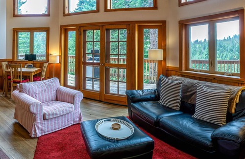 Ashland Cabina | BookStayHop - #2E Agate Flats ~ Green Springs Cabins ~ Jacuzzi Tub~ Kitchen ~ Do
