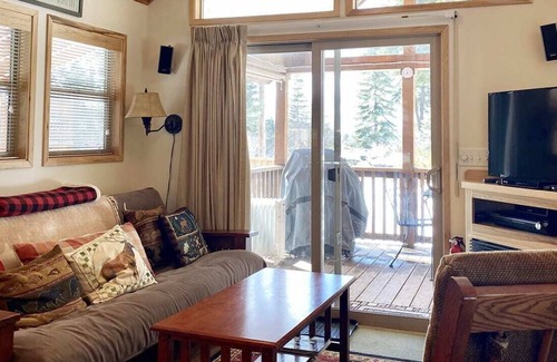 Ashland Cabina | BookStayHop -#43 Cabin on Hyatt Prairie Rd. ~ Dogs Allowed, with Mountain Views.