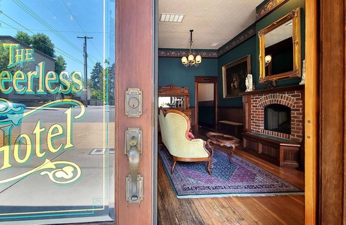 Historic Railroad District Casa | BookStayHop - Peerless Entire Hotel ~ Downtown Ashland