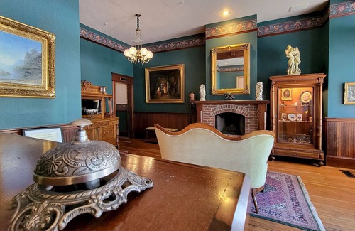 Historic Railroad District Casa | BookStayHop - Peerless Entire Hotel ~ Downtown Ashland