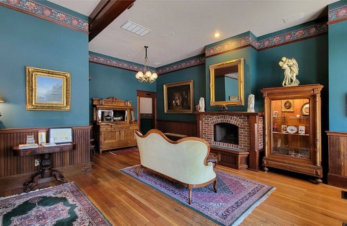 Historic Railroad District Casa | BookStayHop - Peerless Hotel~ Guest Room 6~ Downtown Ashland