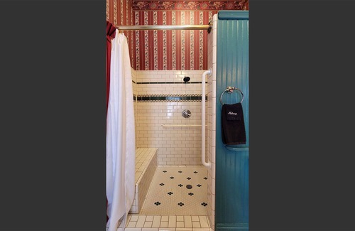 Historic Railroad District Casa | BookStayHop - Peerless Suites 1, 2 and 5