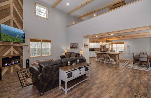 Deep Gap Casa | Luxury Family Cabin w/ Hot Tub, Game Rooms & Minutes to Boone Attractions!