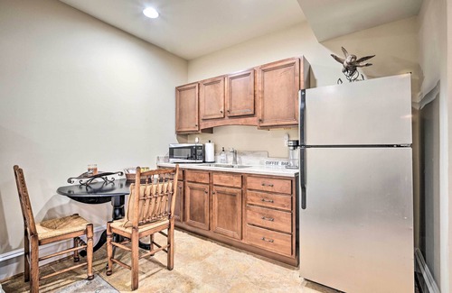 Mount Lena Apartamento | Boonsboro Studio w/ Wood-Burning Fire Pit!