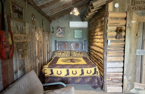 Voca Cabina | Boot Scootin' Boogie | Fun & Unique Cabin Close to Castell