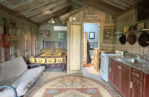 Voca Cabina | Boot Scootin' Boogie | Fun & Unique Cabin Close to Castell
