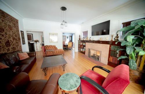 Lake View East Apartamento | Bootlegger House Sleeps 10-20 Free TV & Parking