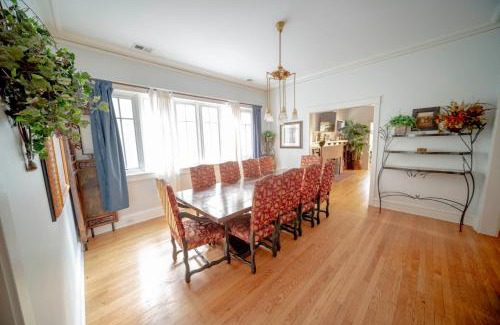 Lake View East Apartamento | Bootlegger House Sleeps 10-20 Free TV & Parking