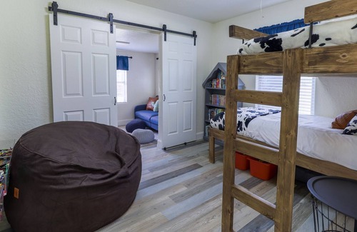 Oatmeal Otro | Texas Hill Country Farm Stay with sheep, chickens, fish and dogs