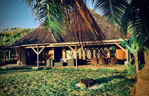 Nunue Casa | Bora Bora waterfront sunrise villa