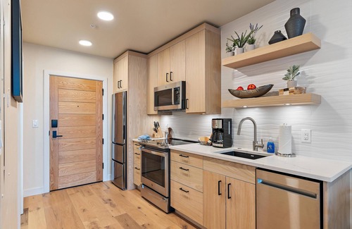 Tamarack Resort Apartamento | Gorgeous Condo|Juliette Balcony|Mountain & Village Views