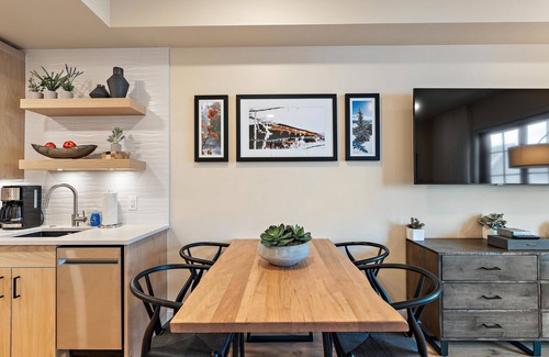 Tamarack Resort Apartamento | Gorgeous Condo|Juliette Balcony|Mountain & Village Views