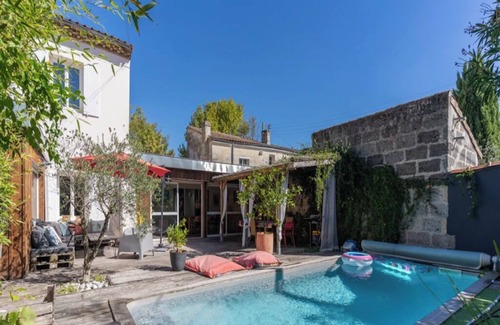 Cauderan Casa | Bordeaux Tropical Escape for a tropical vacation in the city.