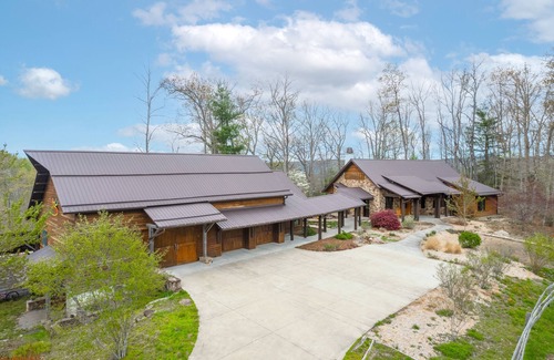 Hendersonville Casa | Borders DuPont- hot tub, game room, 27 acres, mountain views and more