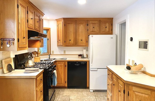 Seal Harbor Cabaña | Boreal Cottage: Serene home in seaside village, steps to Acadia National Park