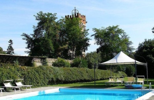 Bucine Casa | Borgo Bello E: Un característico y acogedor apartamento de dos pisos en el estilo característico de la campiña toscana.