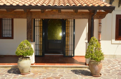 Partinico Villa | Borgo Parrini Holiday Home. Vacaciones relajantes en la campiña siciliana.