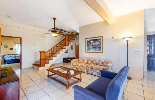 Santa Elena Casa | Borland View