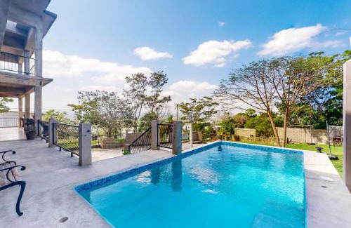 Santa Elena Casa | Borland View