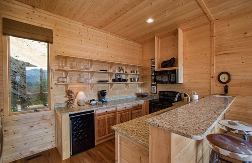 Bryson City Cabina | Born to be Wild romantic escape mountain cabin