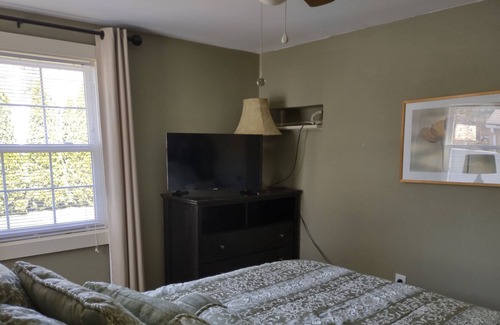 Doylestown Casa | Borough Bungalow Walking Distance to Fonthill Castle