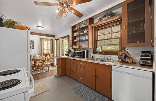 Central - Terry Casa | Bo’s Central Hangout with HOT TUB & Washer/Dryer