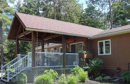Algonquin Highlands Cabaña | Boshkung Beach Paradise - Luxury 5BR Waterfront Cottage w/ Amazing Views